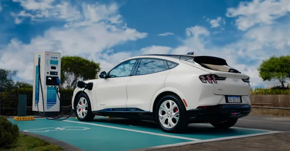 Automovil usando punto eléctrico